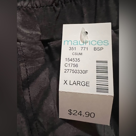 Maurices dolphin hem shorts, size XL, gray and black
NWT - Picture 5 of 6